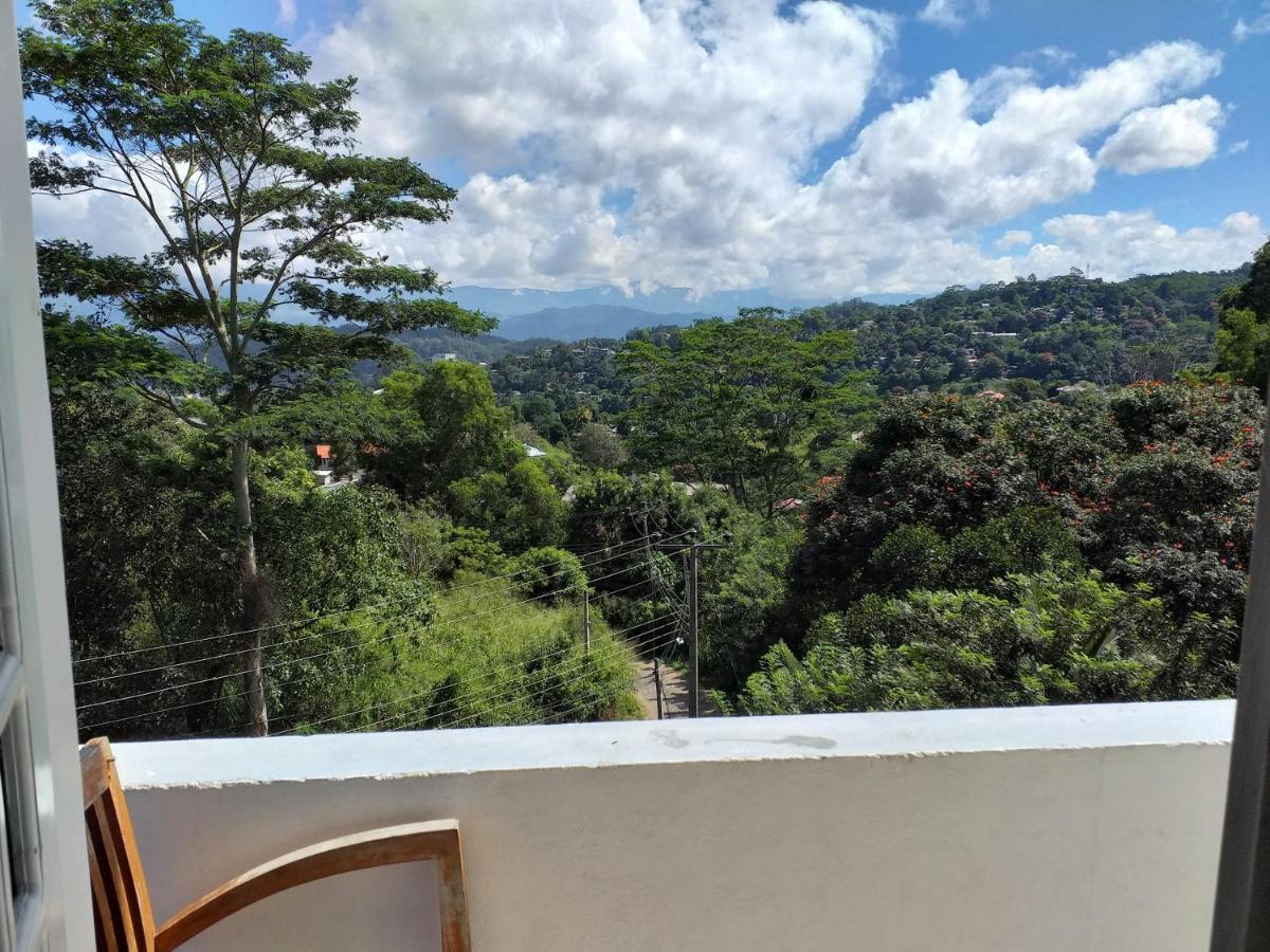 Crown Hills Kandy Inn Экстерьер фото