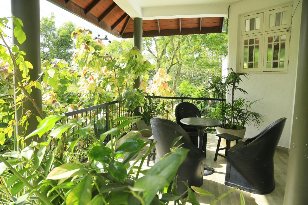 Crown Hills Kandy Inn Экстерьер фото