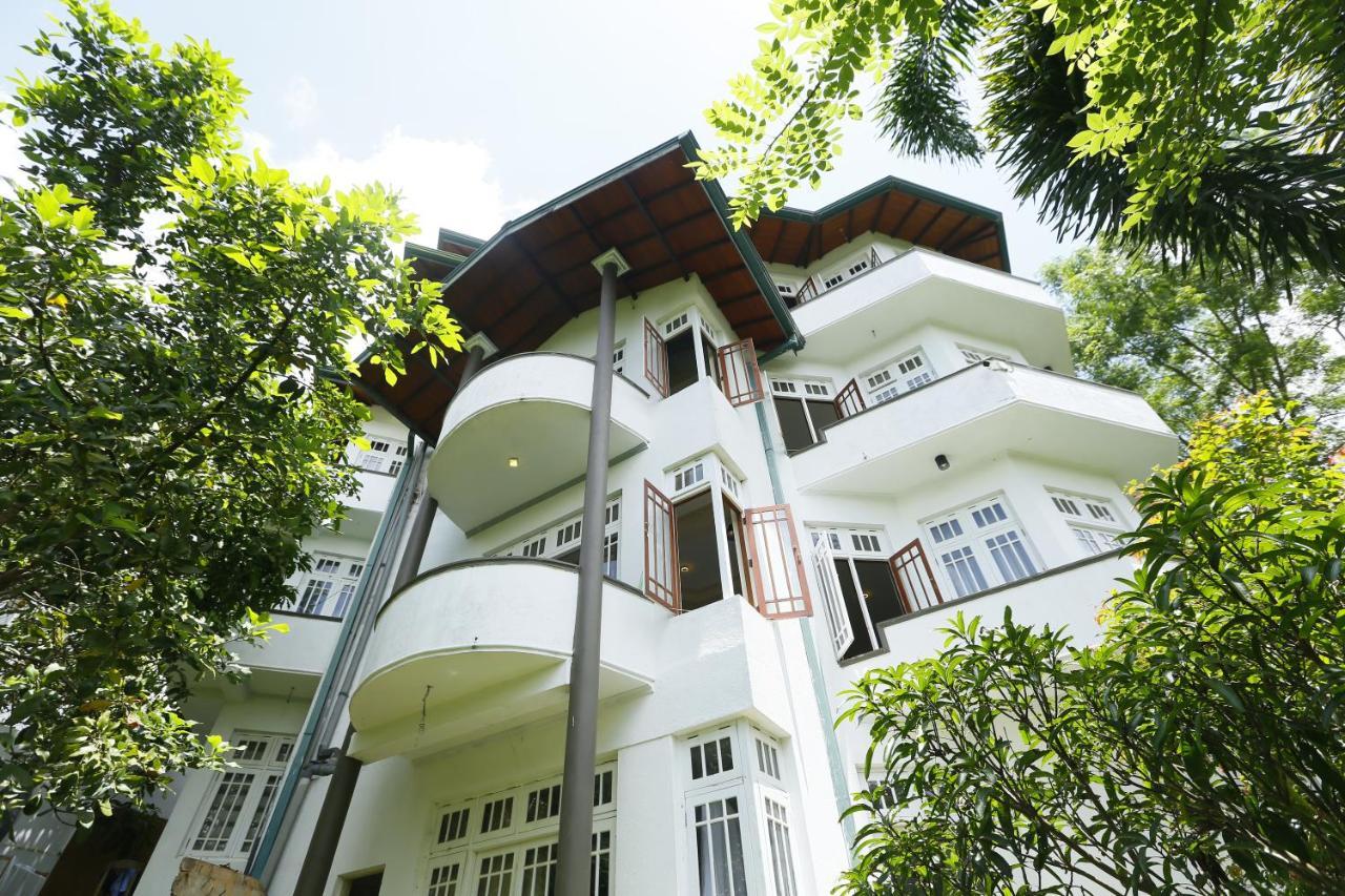 Crown Hills Kandy Inn Экстерьер фото