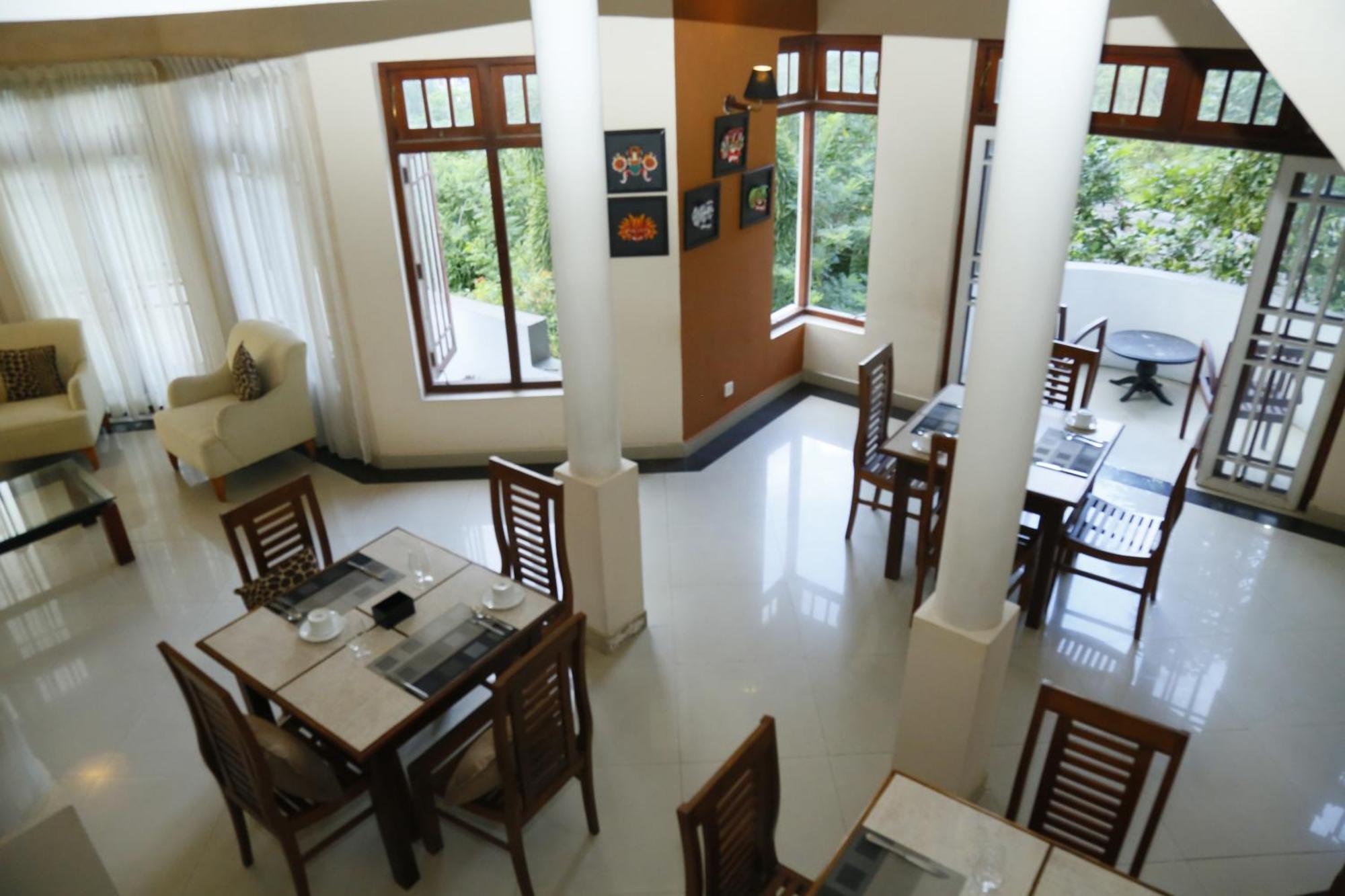 Crown Hills Kandy Inn Экстерьер фото