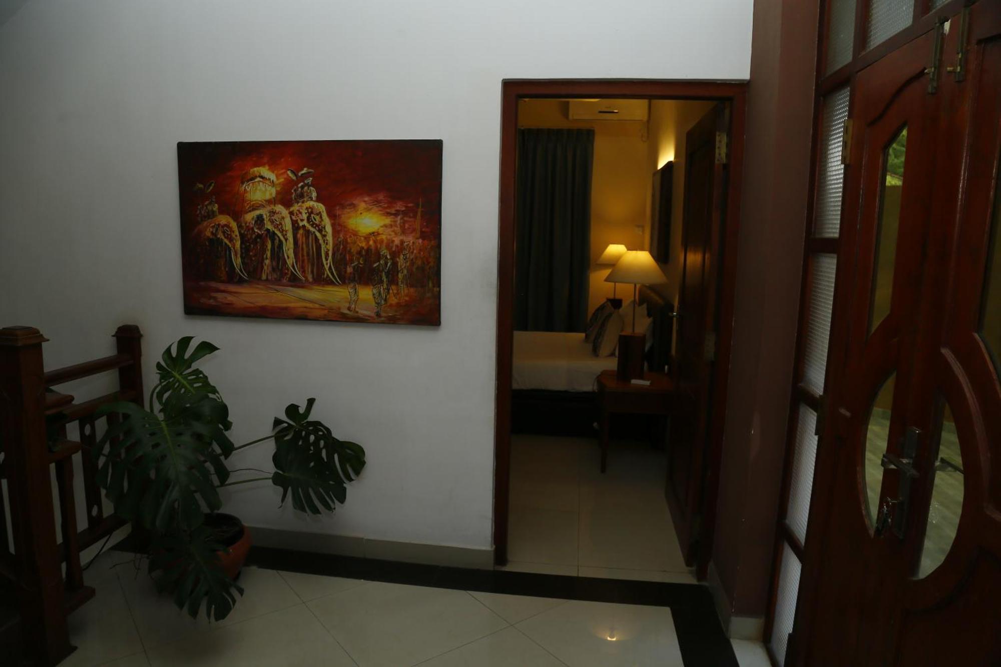 Crown Hills Kandy Inn Экстерьер фото