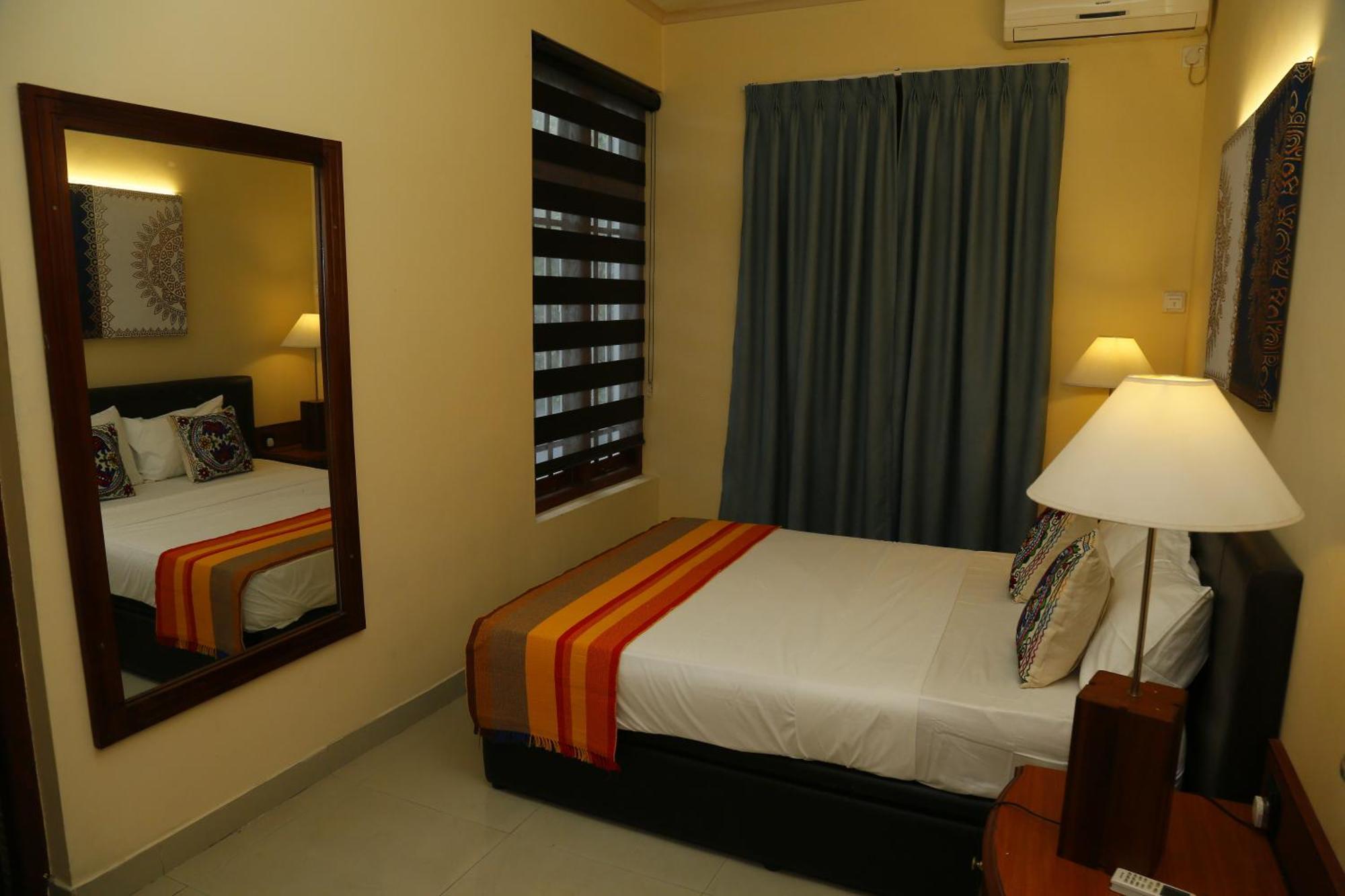 Crown Hills Kandy Inn Экстерьер фото